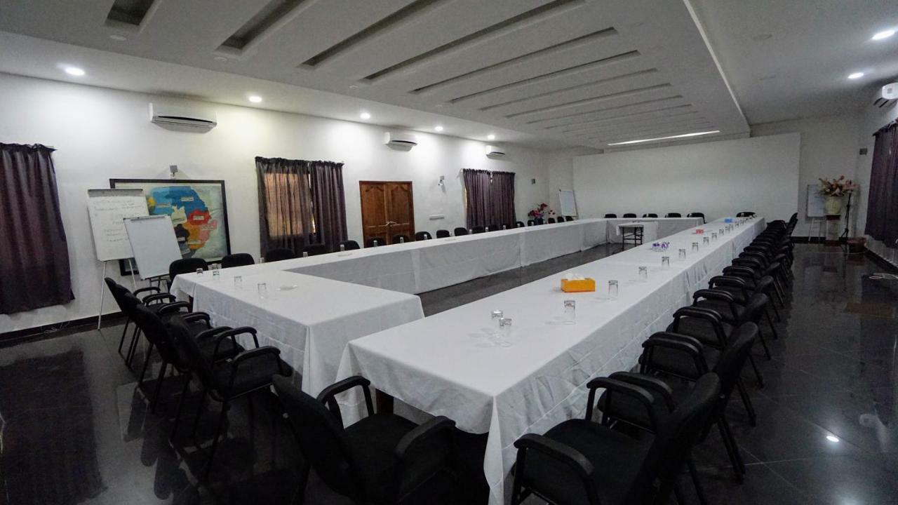 The Family Kingdom Resort Freetown Exterior foto